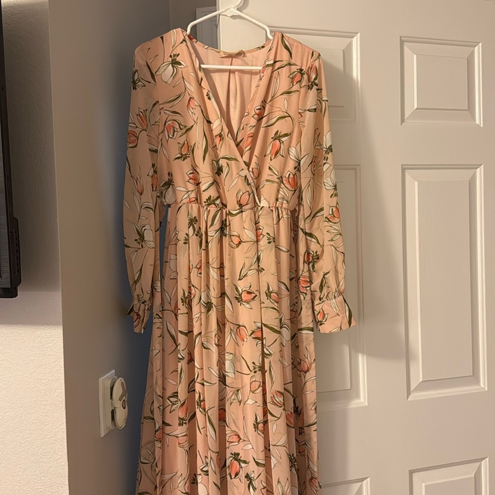 Peach floral maternity dress size medium brand Ricarica